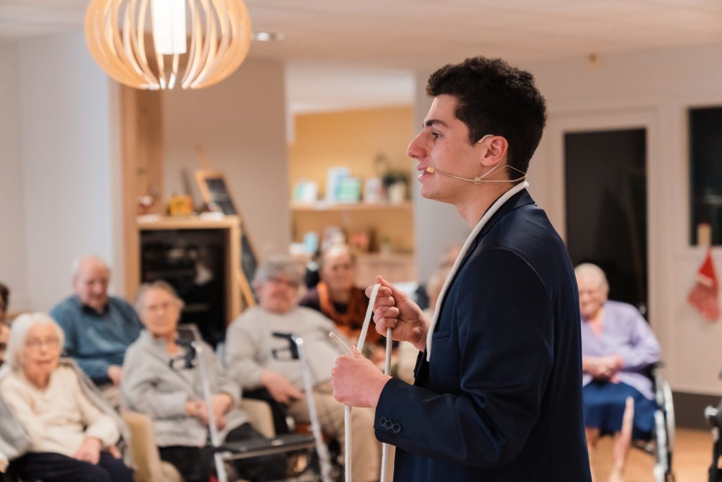 Austyn en plein spectacle pour senior